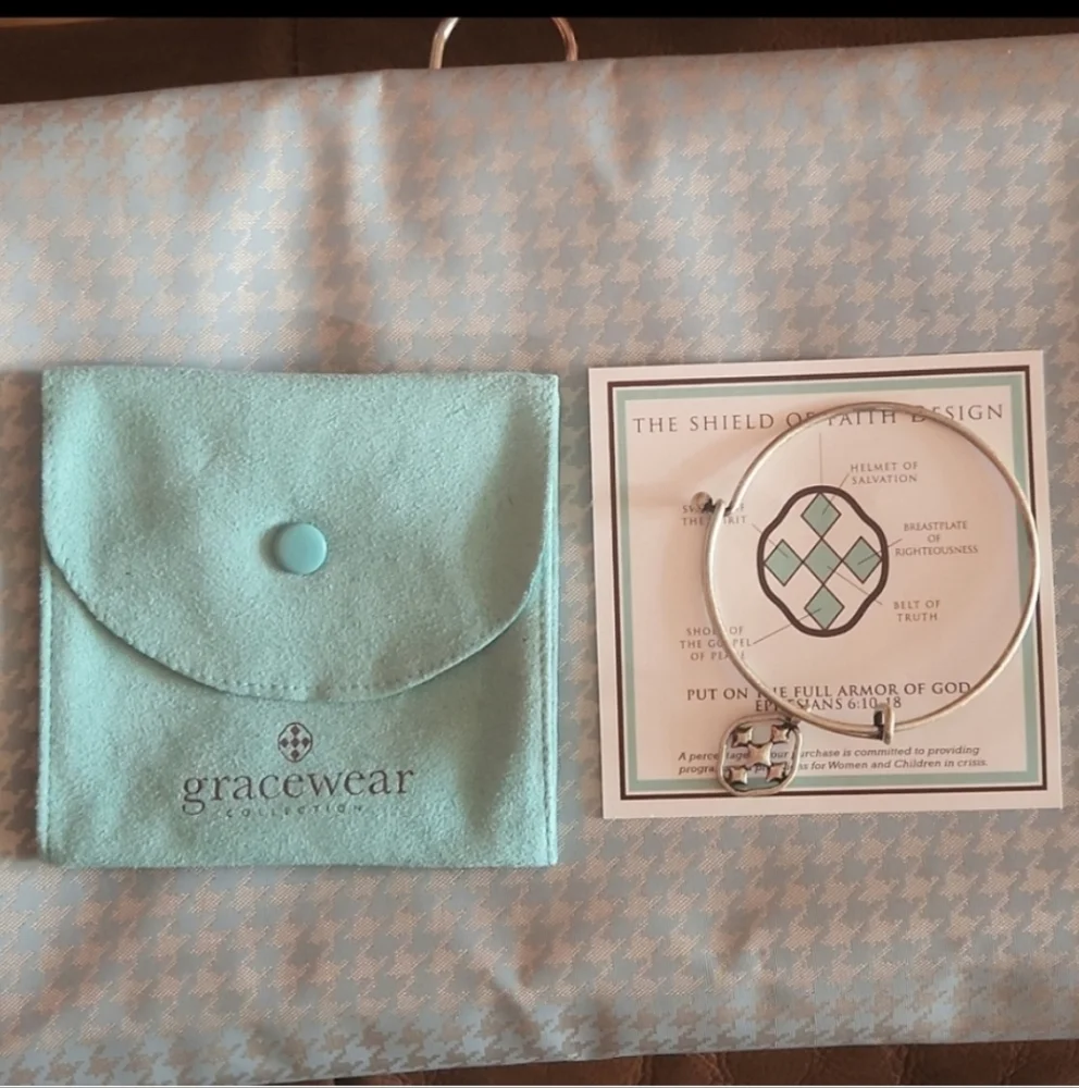 Gracewear Collection The Shield of Faith Design PUT FULL ARMOR OF GOD bracelet - Picture 7 of 8
